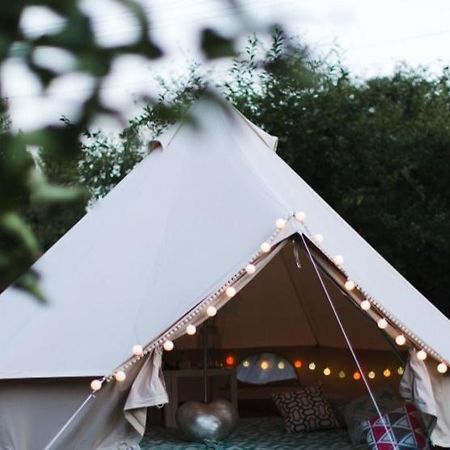 Wildberry Glamping Hotell Orgères-la-Roche Exteriör bild